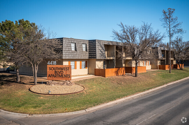 Building Photo - 4418 SW BLVD Apartments