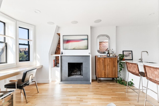 Building Photo - 76 Appleton St Unit 3 Rental
