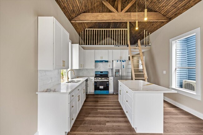 Photo - 1724 Winnie St