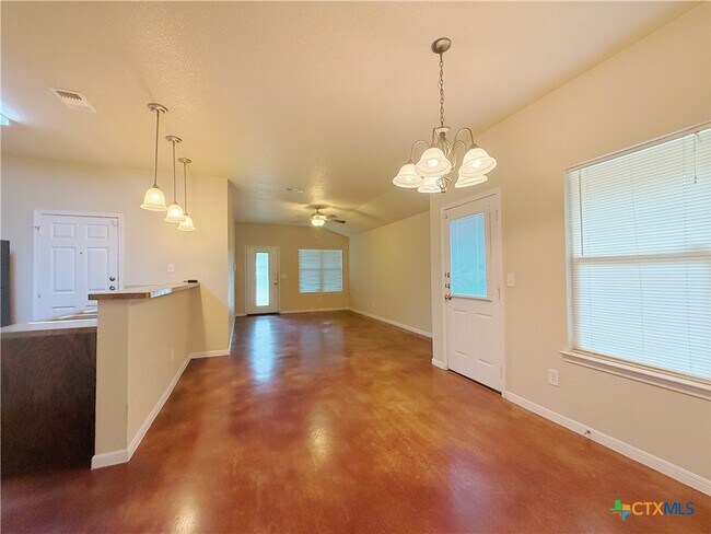 Photo - 941 Pinewood Dr