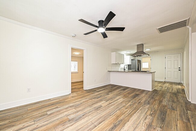 Photo - 6616 Charlie Walker Rd