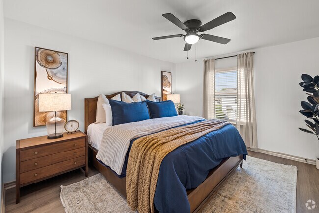 2BR, 1.5BA - 879SF - Primary Bedroom