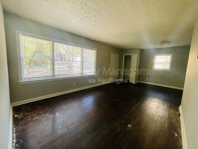 Photo - 3210 Delowe Dr