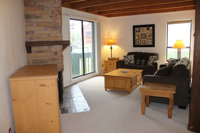 Building Photo - Quaint 1 Bedroom/1 Bath Unit in Wildernest... Rental