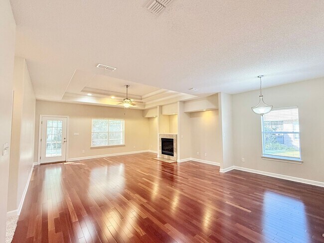 Photo - Spacious 3 Bed/2 Bath Home - 0.82 Acre Lot