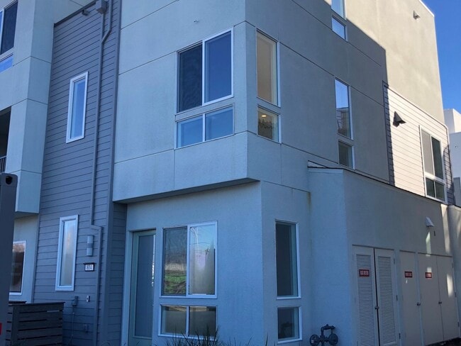 Photo - 814 Marina Way S