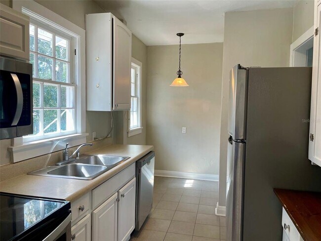 Photo - 215 W 16th St