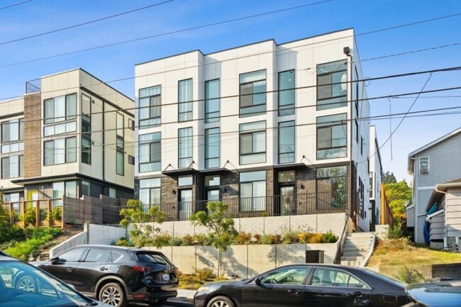 Building Photo - 3 bedroom in Seattle WA 98199 Rental