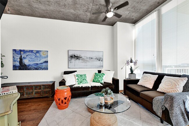 Photo - 5925 Almeda Rd Unidad 10806