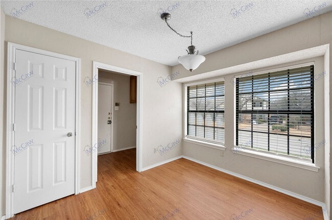 Photo - 4400 Oak Knoll Ct