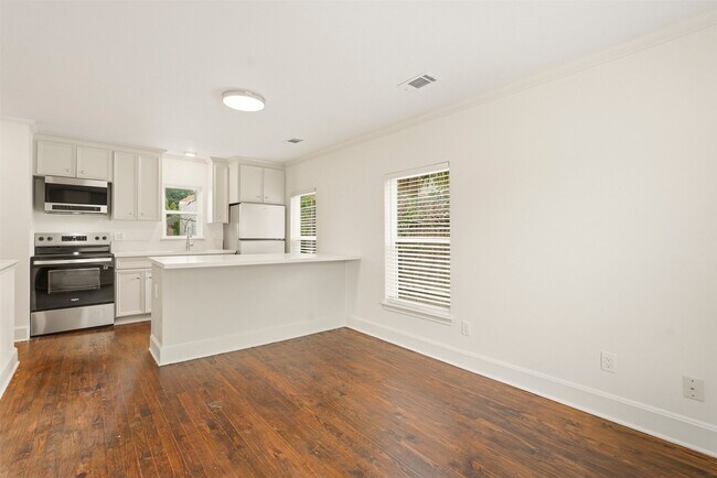 Photo - 612 W Alabama St