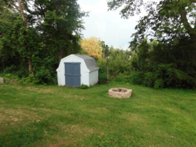 Photo - 230 W Summit St