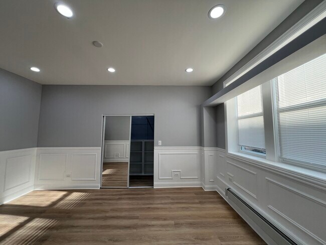 Photo - 4427 N Seeley Ave Unit 105