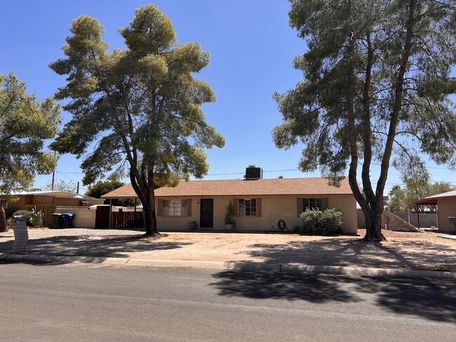 Building Photo - 1010 S Lehigh Dr Rental