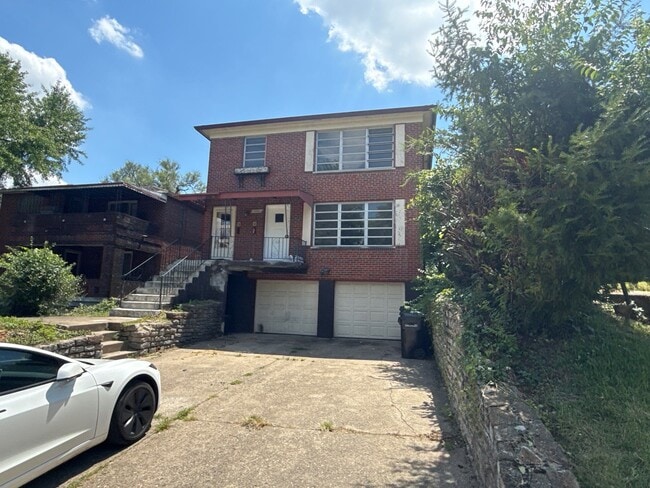Building Photo - Elm park