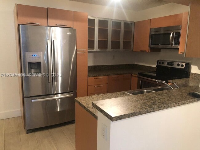 Building Photo - 106 Palm Cir W Unit 106
