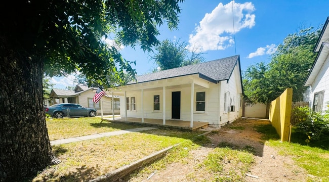 Photo - 1824 Coleman St