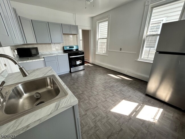 Photo - 222 Inslee Pl