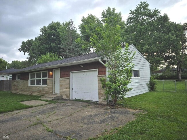 Photo - 2725 Kristen Dr W