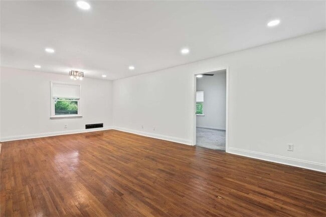 Photo - 2735 Defoors Ferry Rd NW