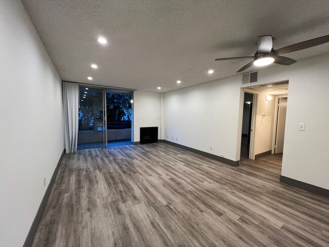 Photo - 3715 S Canfield Ave Unit 104