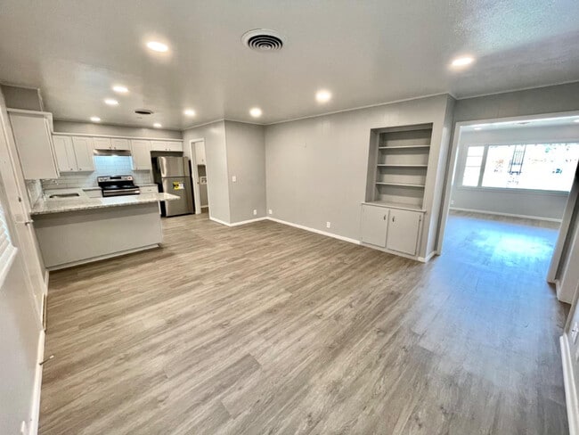 Photo - 3621 56th St