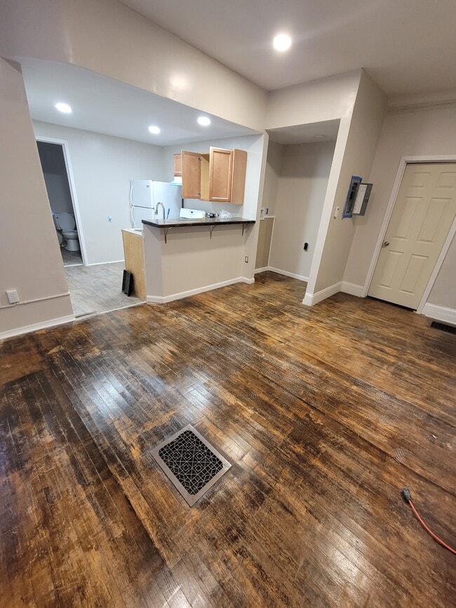 Photo - 833 Leray St