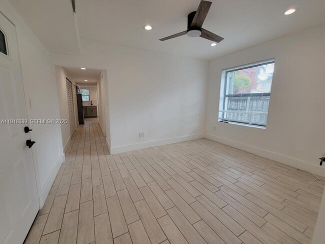 Photo - 445 SW 3rd St Unidad 1