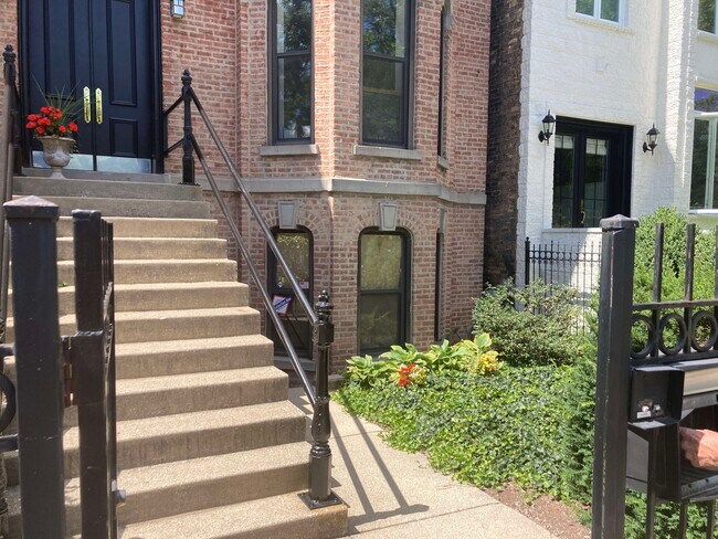 Photo - 746 S Oakley Blvd Unit 1
