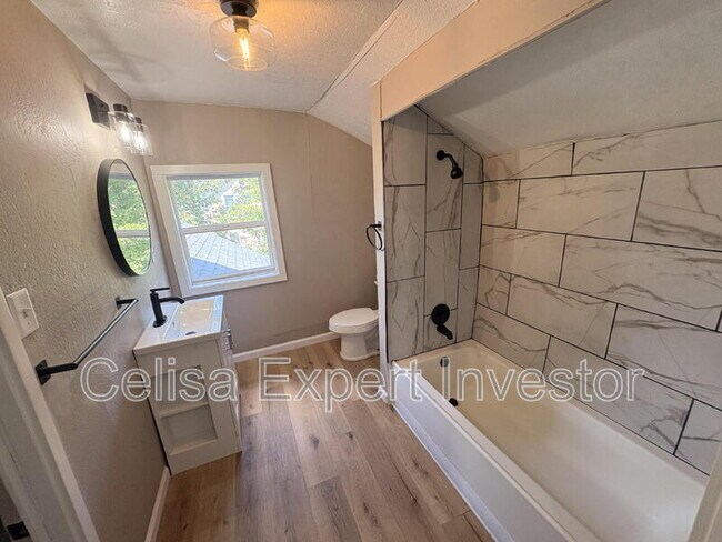 Photo - 634 Walnut St