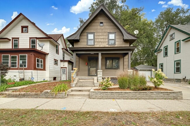 Building Photo - South Minneapolis SFH, One Car Garage, Hardwood Floors, Pets Ok, Avail Now