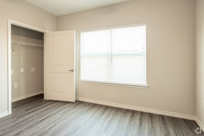 1BR, 1BA - 864SF
