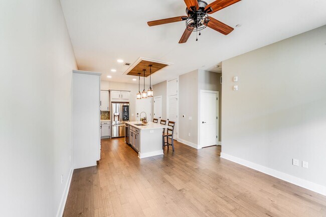 Building Photo - SouthEnd Luxury + Included Utilities (Gas,... Rental