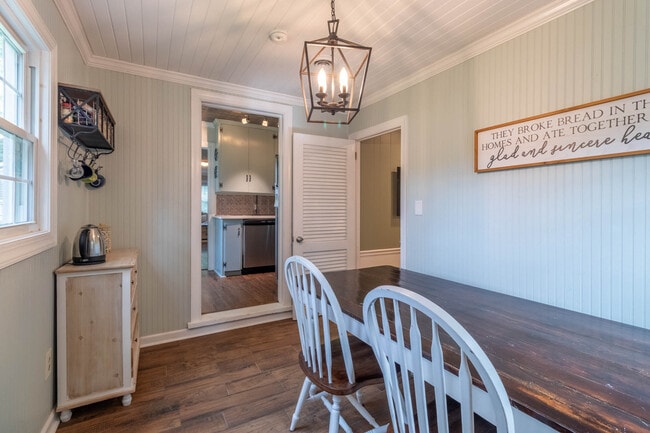 Photo - 2721 Azalea Dr