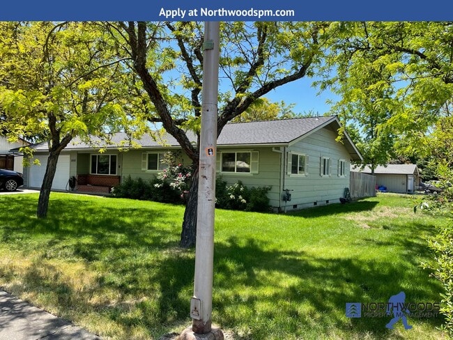 Photo - Very Nice 3 Bedroom 2 Bath Home with a Dettached Large Bonus Room w/Heating and Cooling
