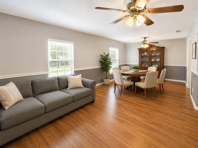Photo - 2304 Chinaberry Dr