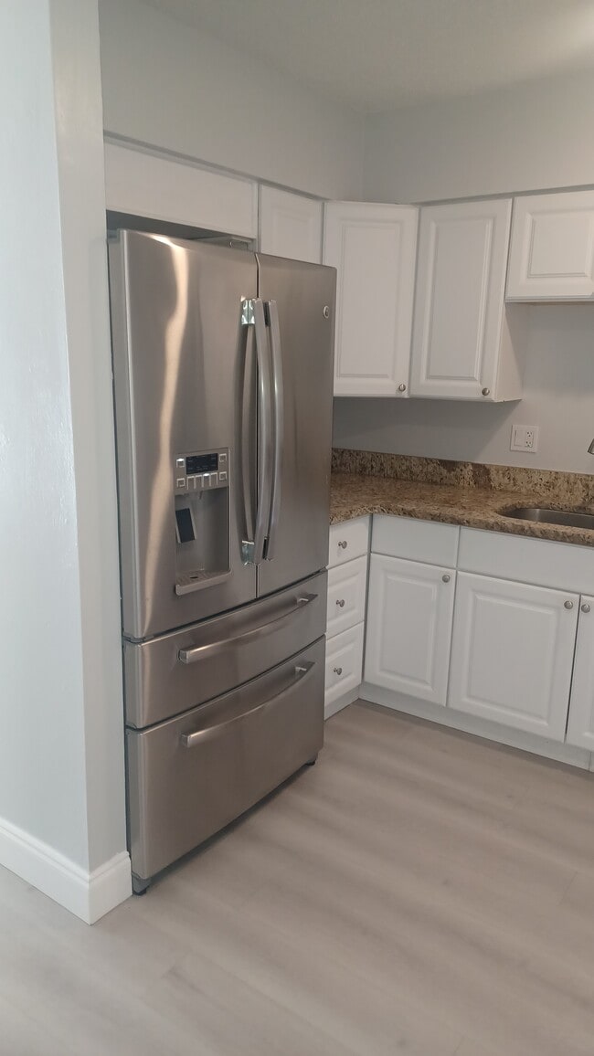Photo - 1560 Colonial Blvd Condo Unit 133