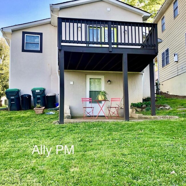 Photo - 925 Henry Ave Unit B - 1