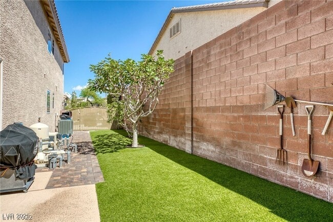 Photo - 57 Voltaire Ave