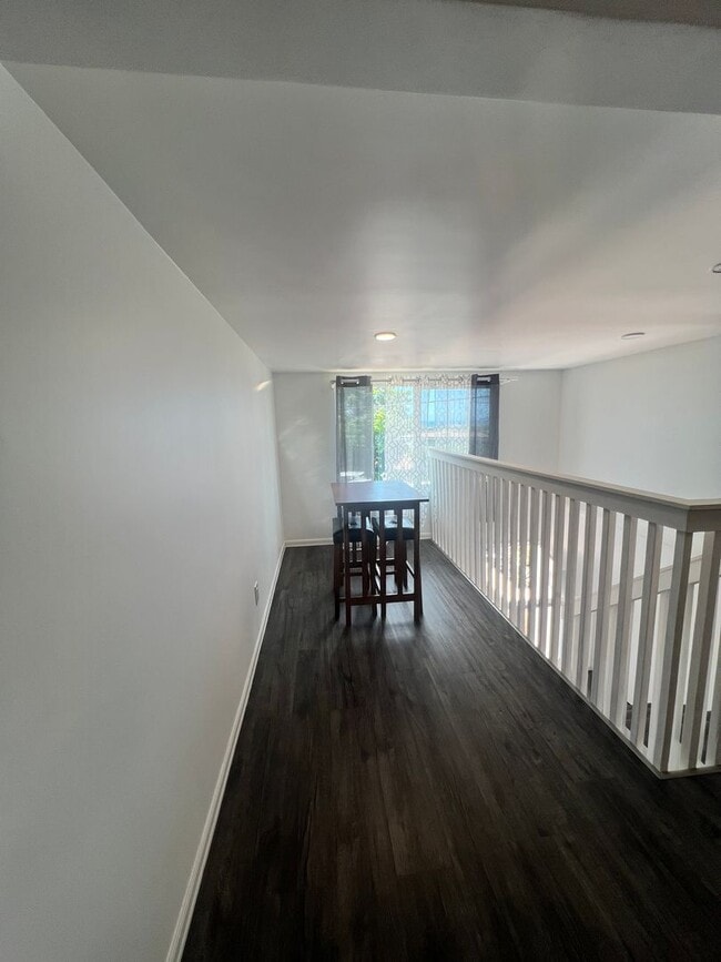 Photo - L2-124 Unidad Front Downstairs Studio