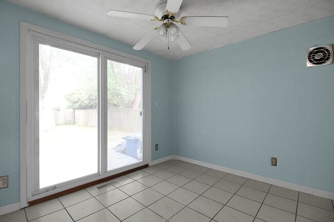 Photo - 2138 Sprucefield Dr
