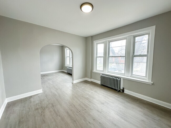 Photo - 4045 W Argyle St