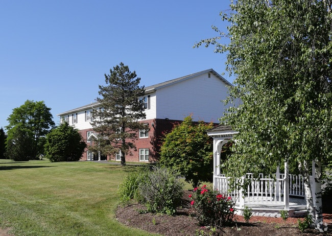 Country Gardens grounds - Country Gardens Apartments