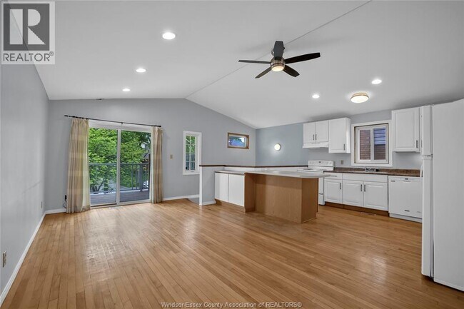 Photo - 463 Randolph Ave