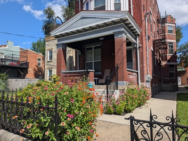 Building Photo - 836 York St Unit 836 York St