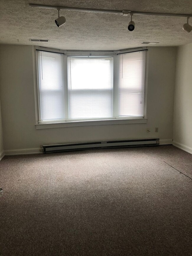 Photo - 1115 N College Ave Unidad Main