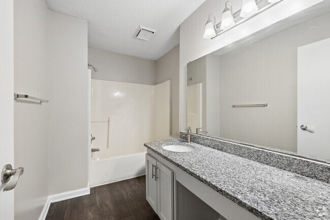 2BR, 2BA - 1,040SF - Primary Bathroom