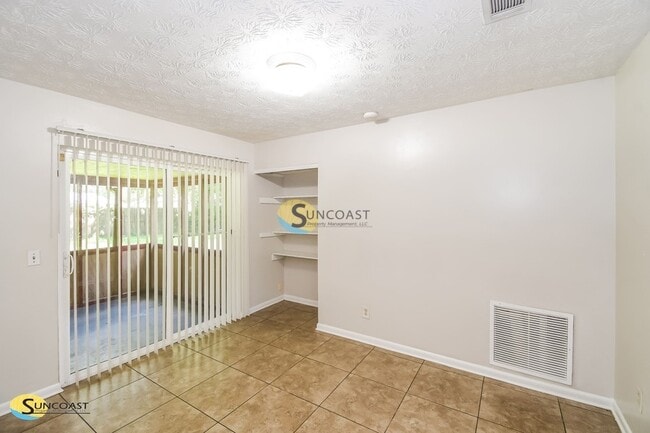 Photo - 4533 Jade Dr E