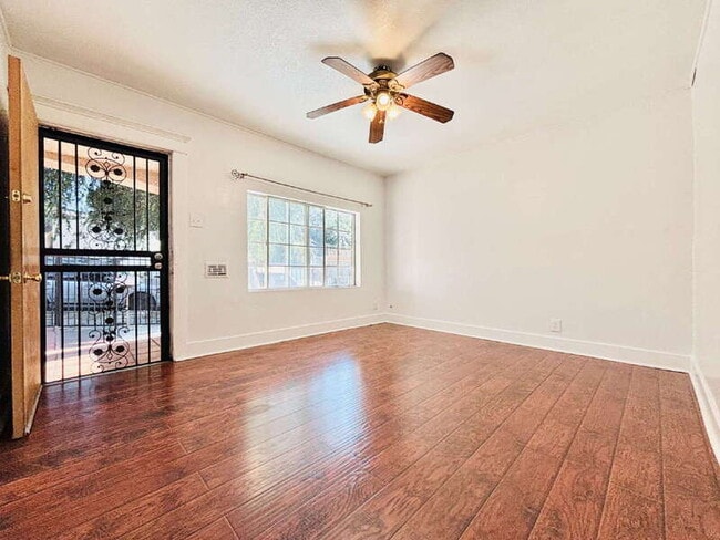 Photo - 2511 Ganahl St