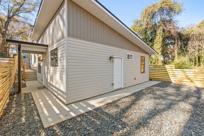 Photo - 21 Cody St Unit B